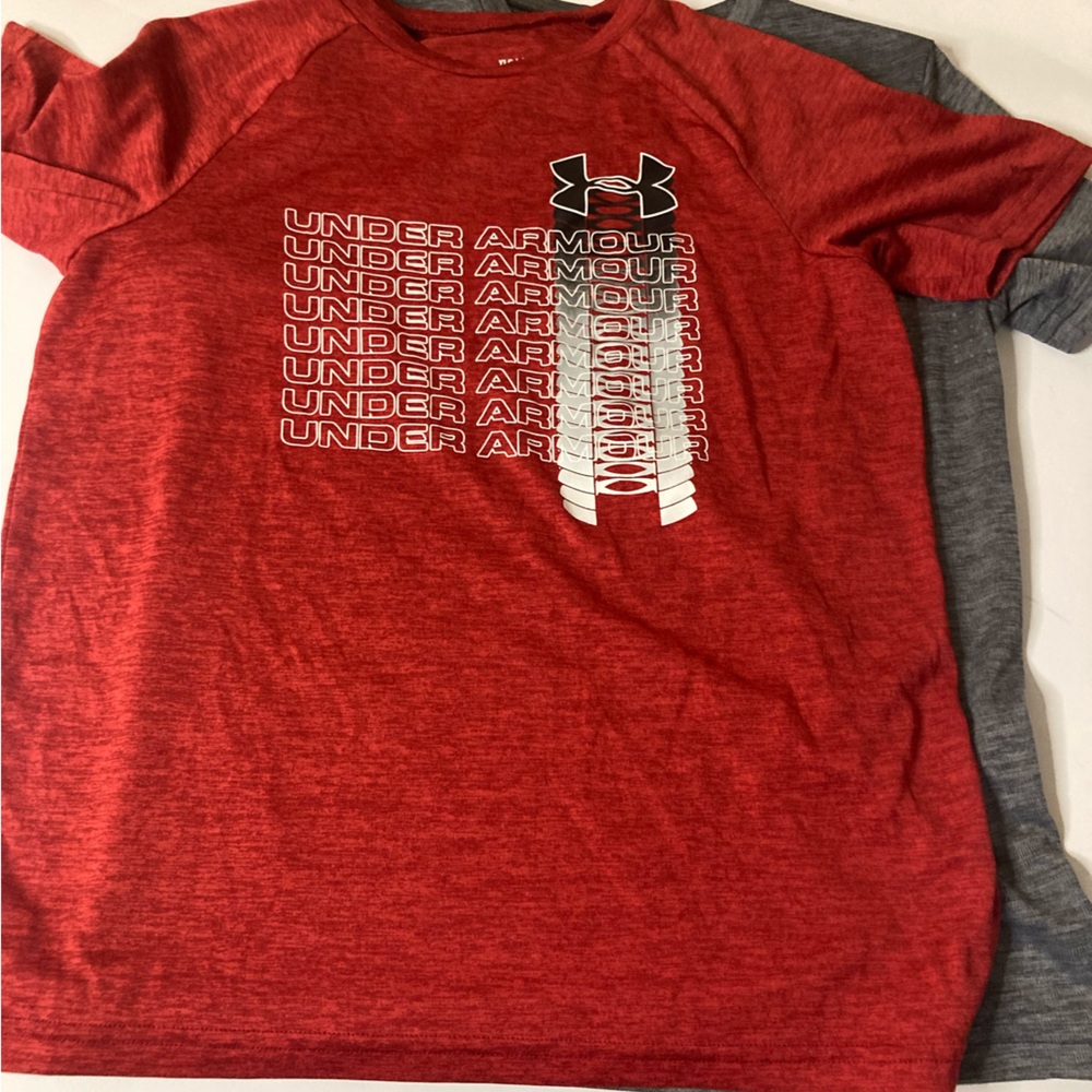 2 Under Armour Boys Red and Gray Graphic Tee Y Large